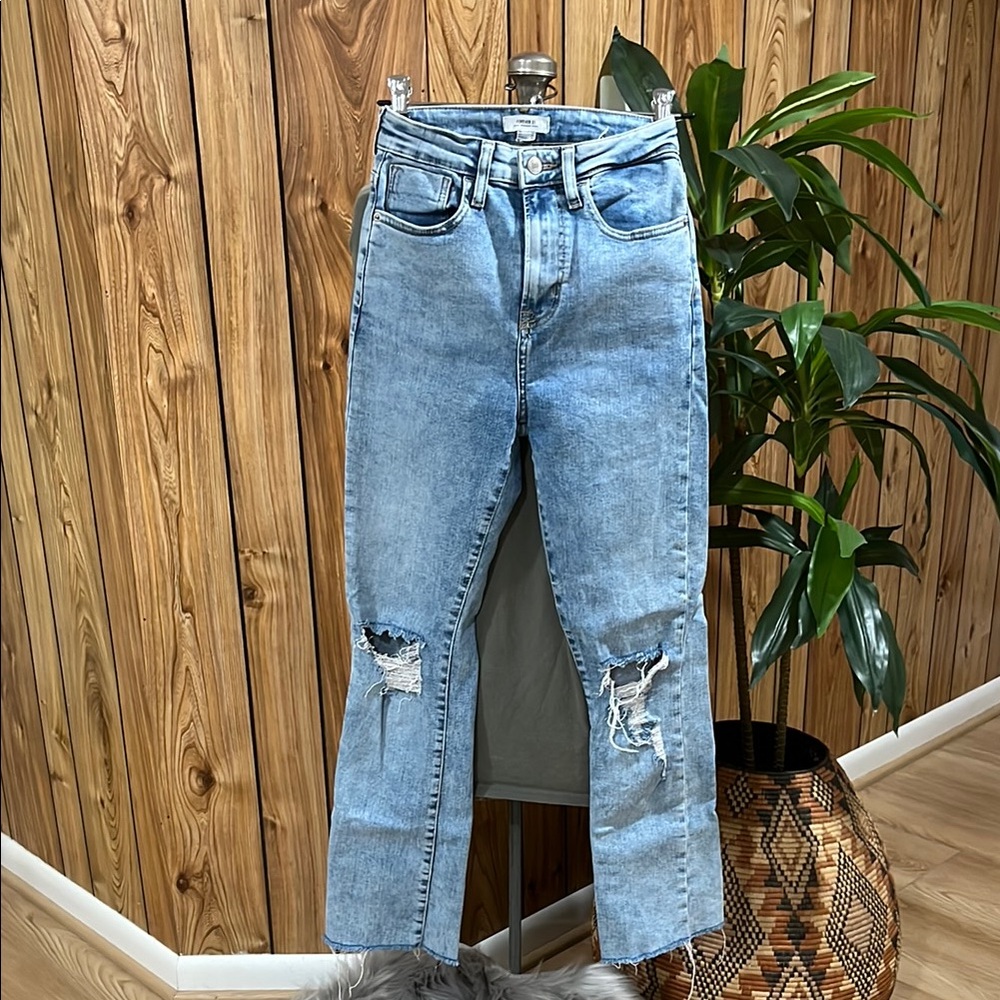 FOREVER 21 - Distressed Light Blue Women's Jeans